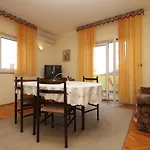 Apartments With A Parking Space Umag - 7147