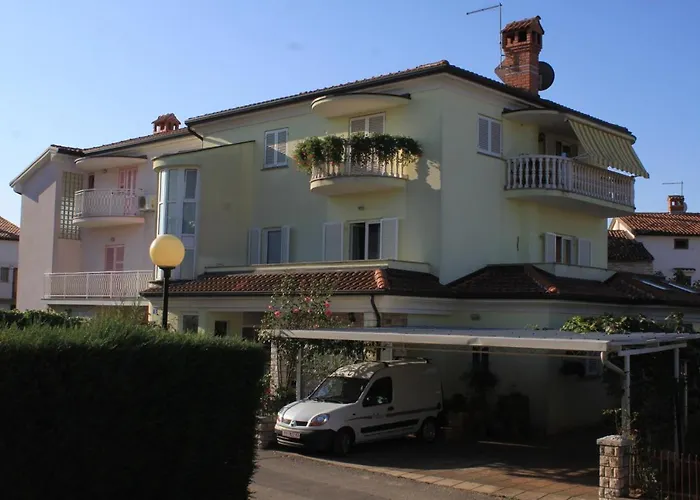 Apartments With A Parking Space Umag - 7147